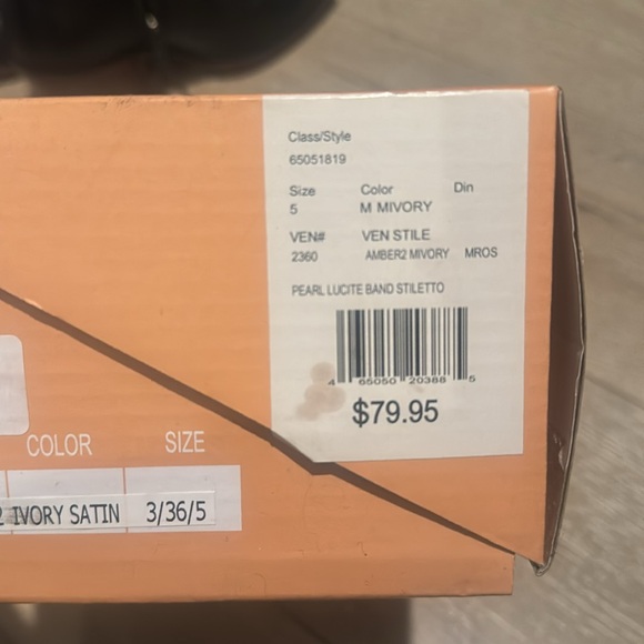 Brand new Be Mine pearl heels never worn size 5 - Picture 4 of 4